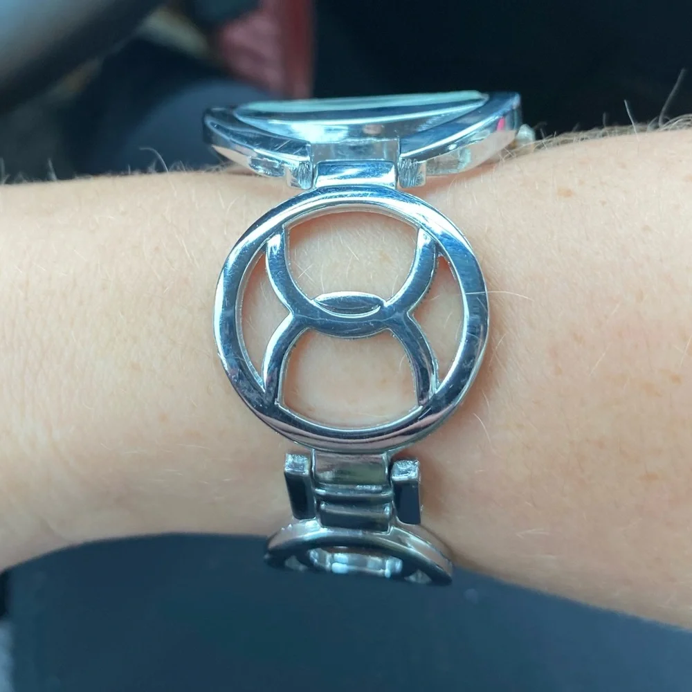 Gucci watch- needs new battery - Picture 2 of 3